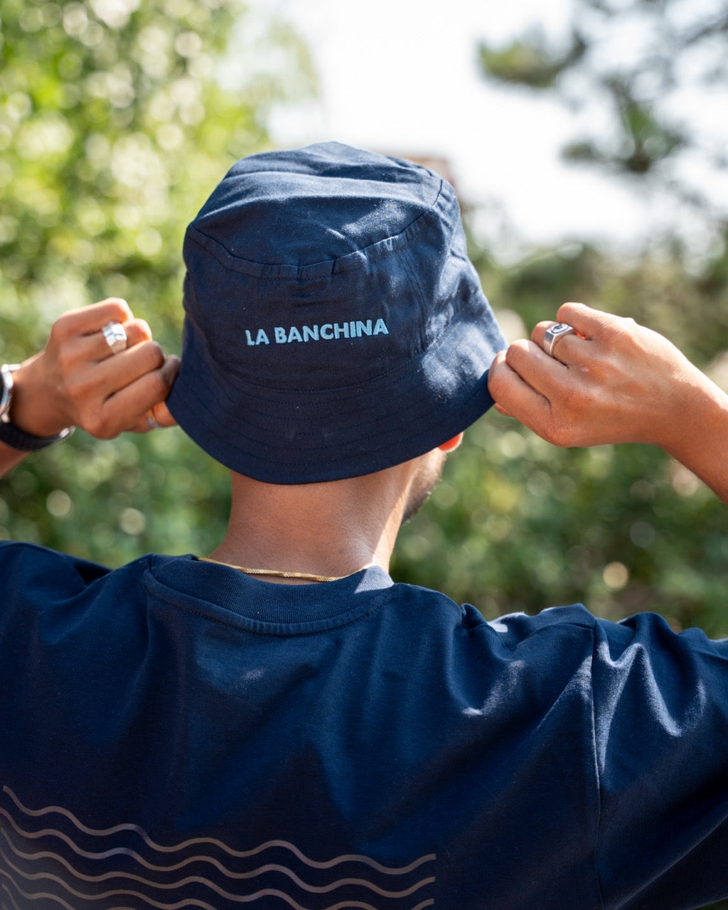 NAVY BUCKET HAT