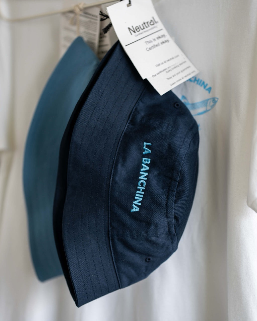 NAVY BUCKET HAT